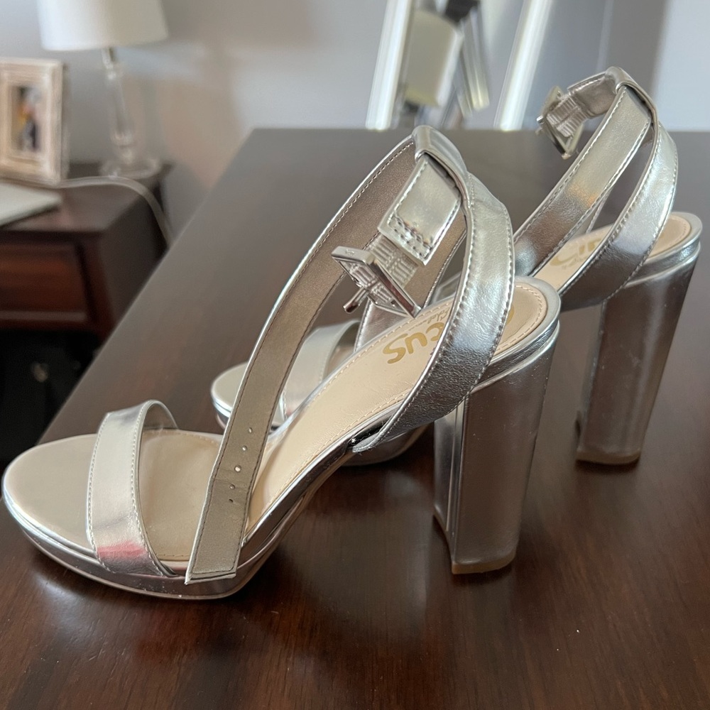 New Circus by Sam Edelman Silver Sandals, Size 6